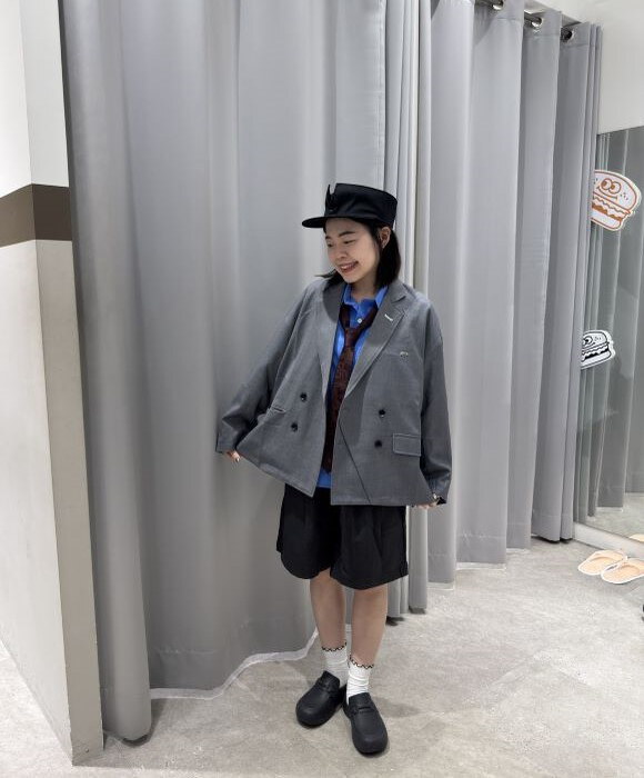 穿得很正式但心裡藏著放鬆靈魂