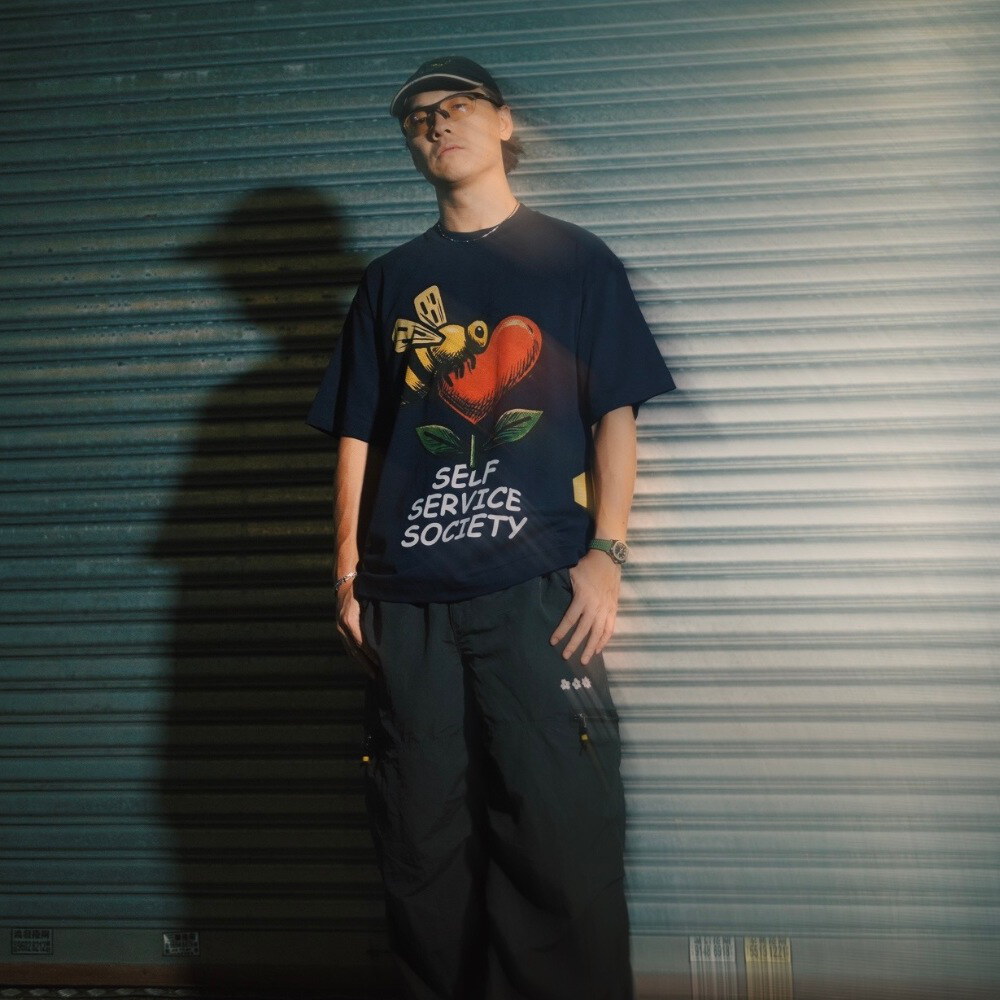 愛心花朵圖像Tee Flower Love Tee