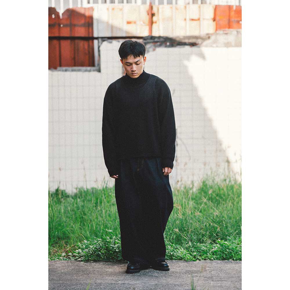 高領短版針織毛衣 Mid-Neck Knit Sweater