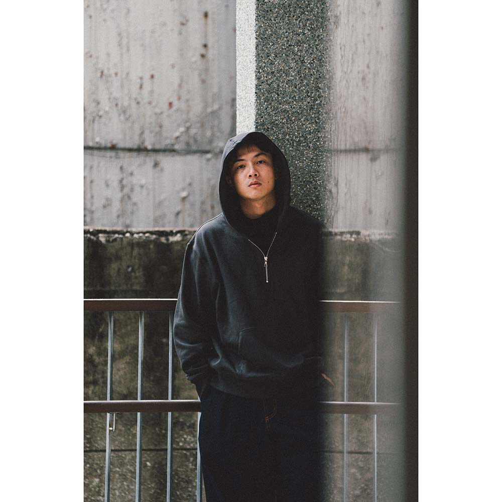 寬鬆短版連帽上衣 Half Zip Hoodie