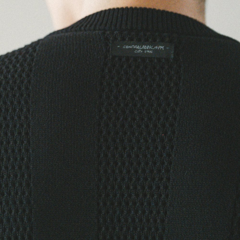 簍空針織上衣 Crew Neck Knit Tee'26