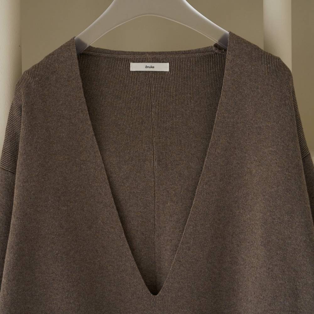 V領針織上衣 DEEP VNECK KNIT