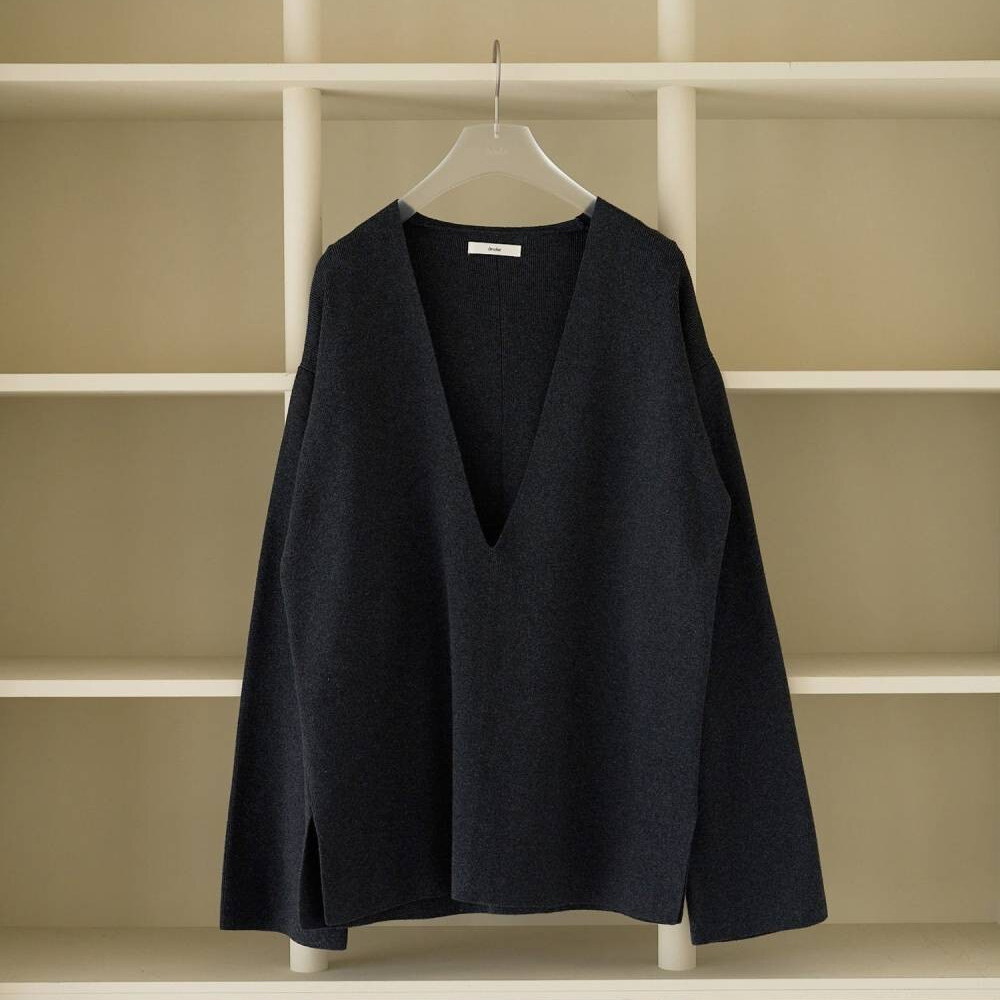 V領針織上衣 DEEP VNECK KNIT