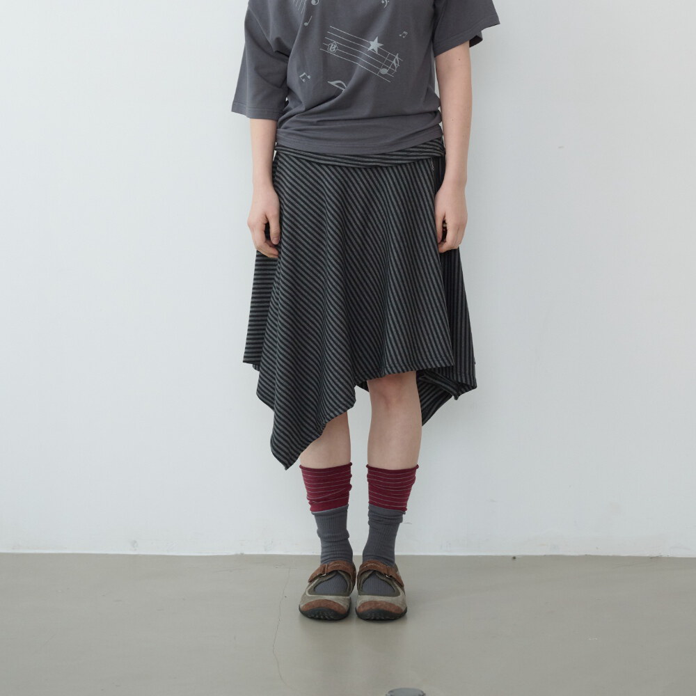 不對稱造型裙 Flared Unbalanced Skirt