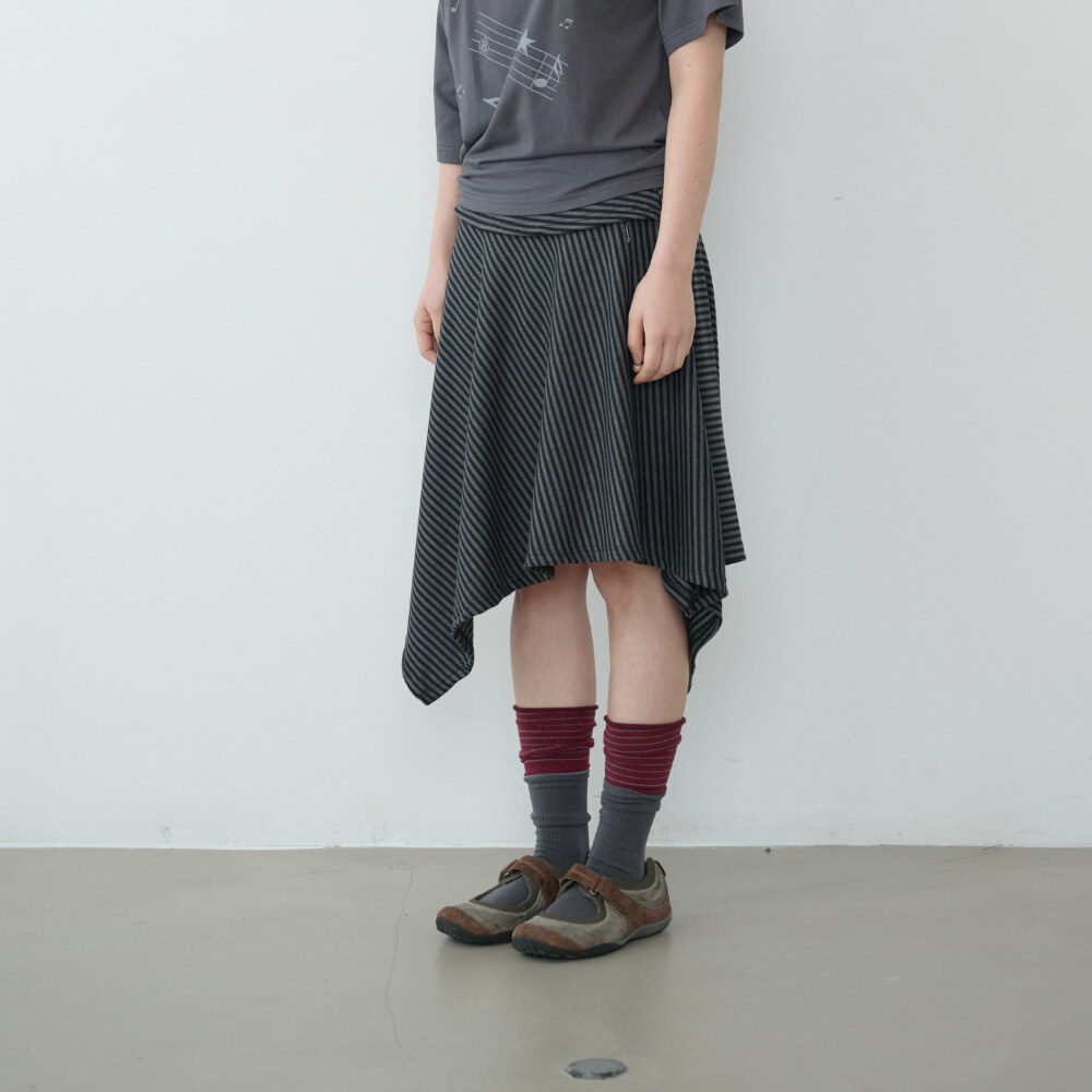 不對稱造型裙 Flared Unbalanced Skirt