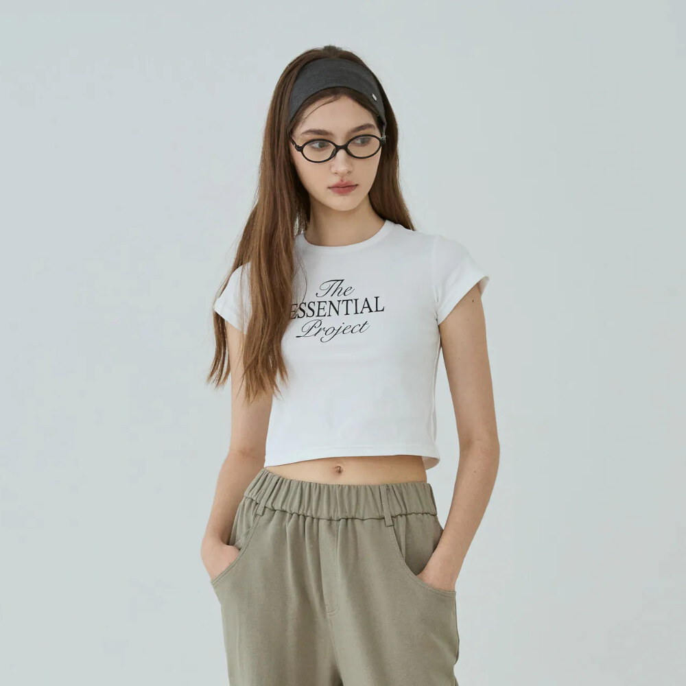 by BB-短版合身字母TEE