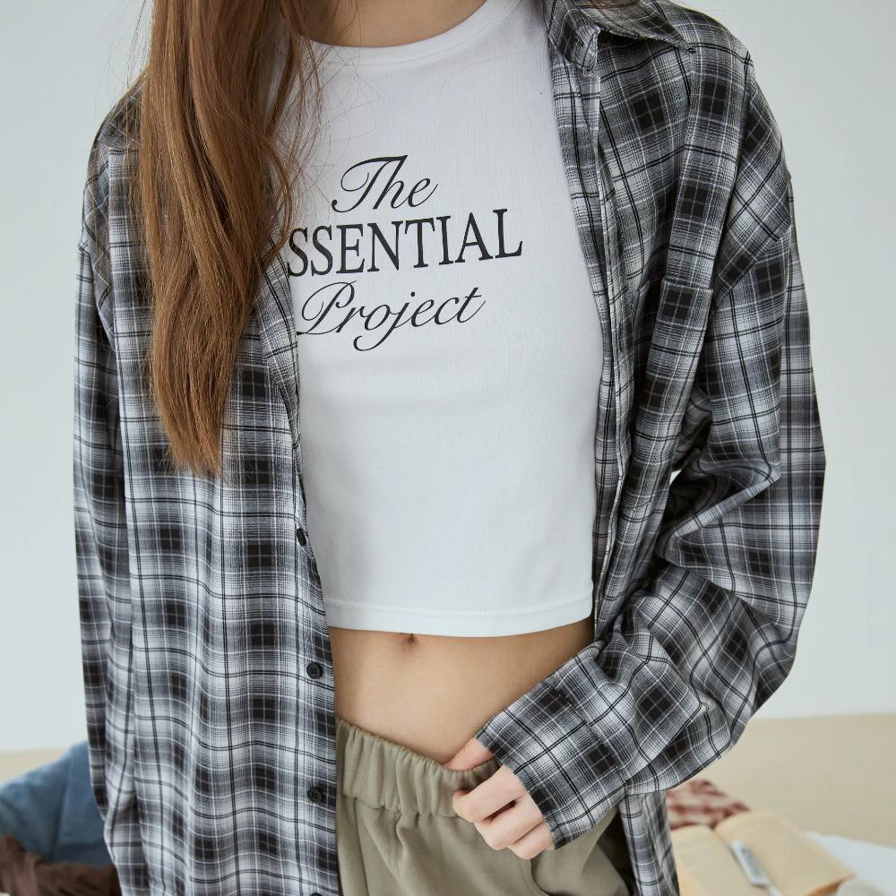 by BB-短版合身字母TEE
