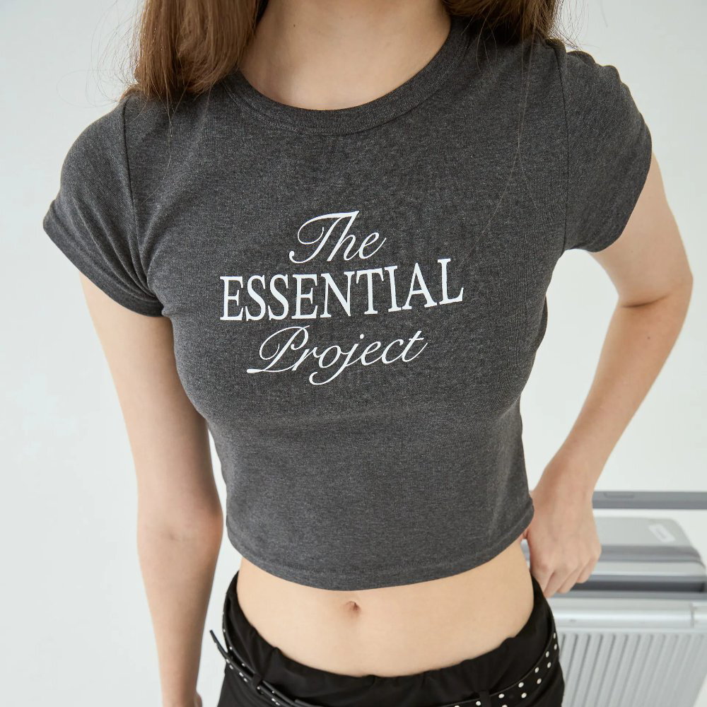 by BB-短版合身字母TEE