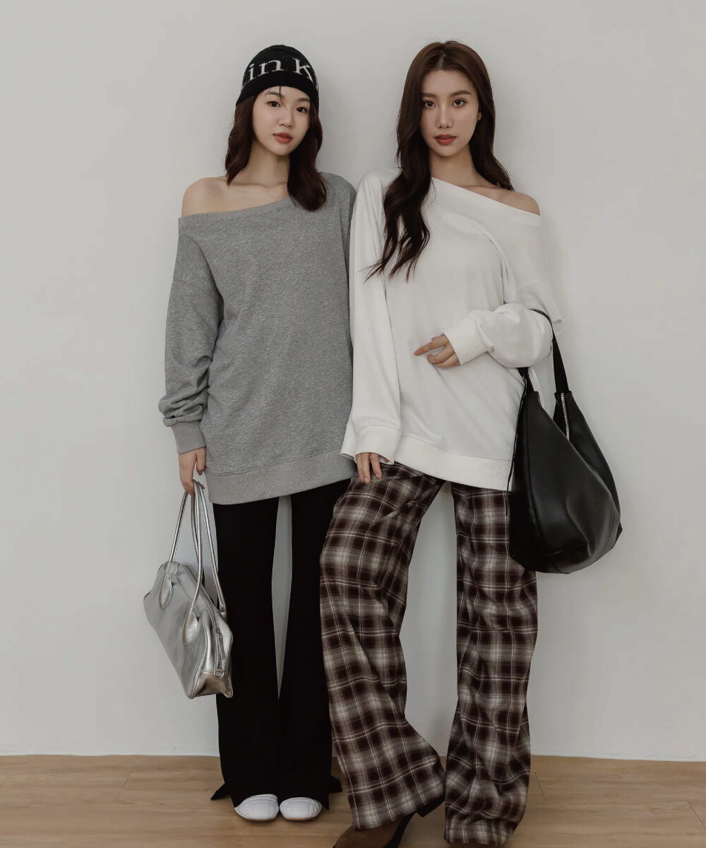 by Bello-寬鬆直角斜肩大學TEE