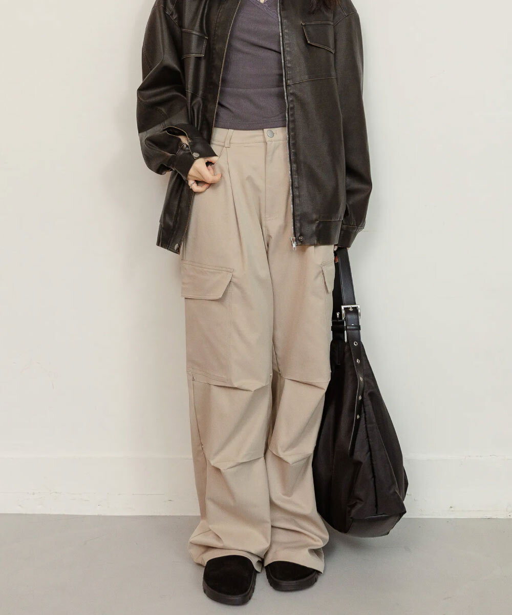 by BB-抓褶寬鬆直筒工裝褲