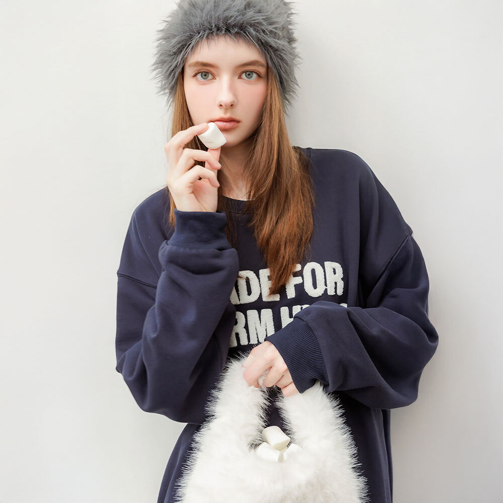 by Bello 毛巾繡抱抱大學TEE