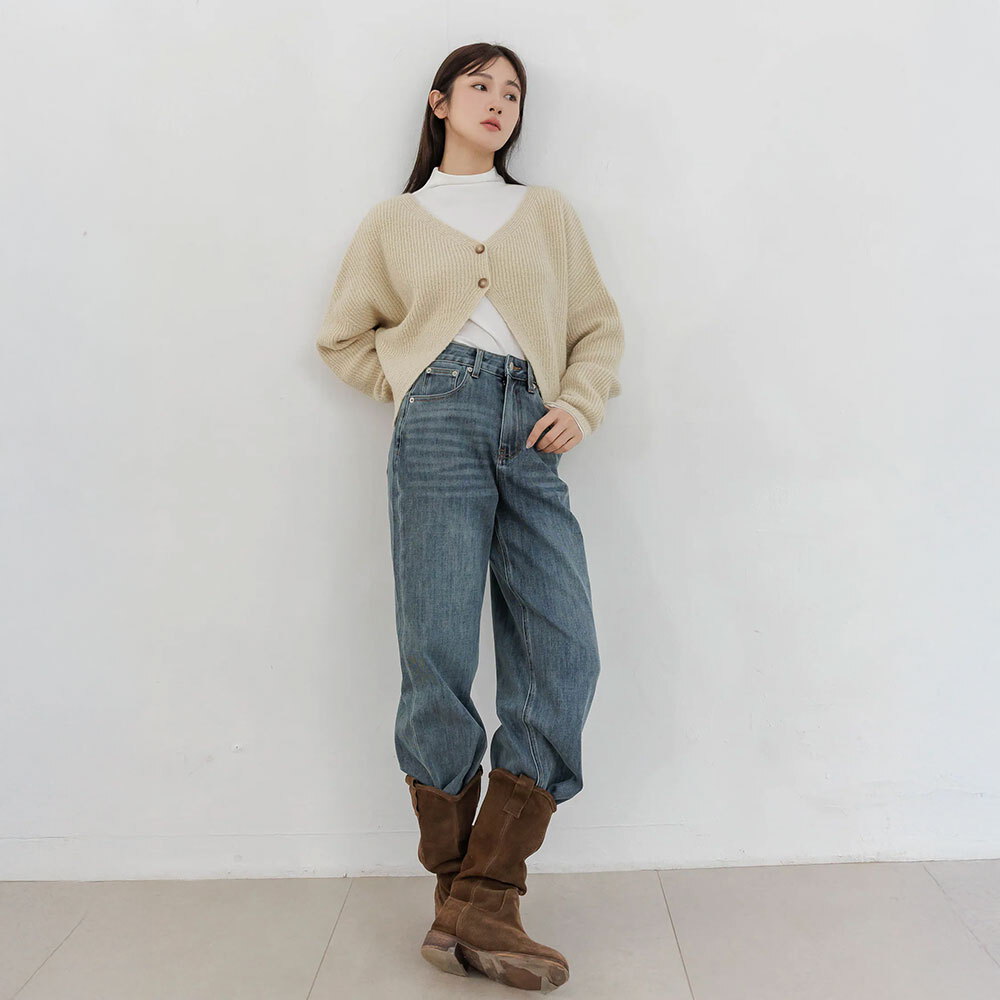 by BB 霧面色調雙面穿針織罩衫