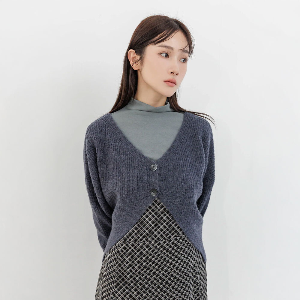 by BB 霧面色調雙面穿針織罩衫