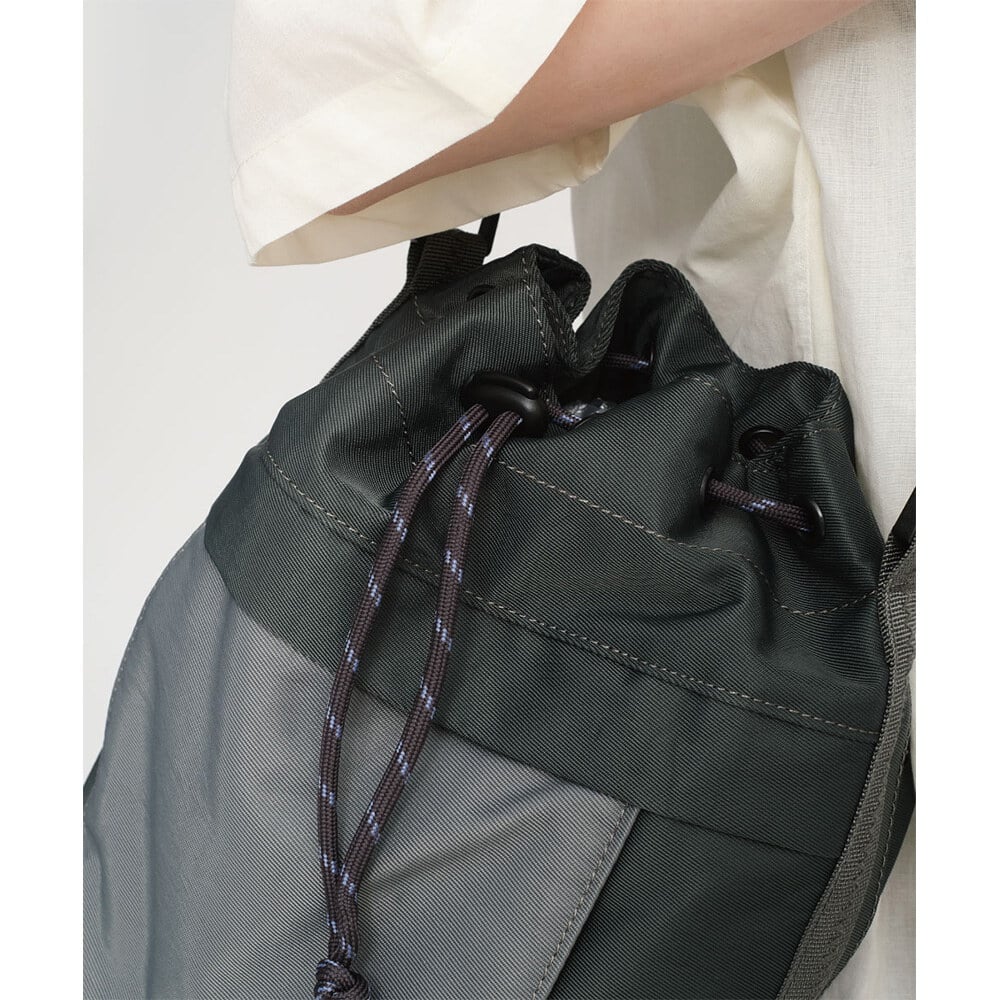 防潑水拼接水桶包 (中)