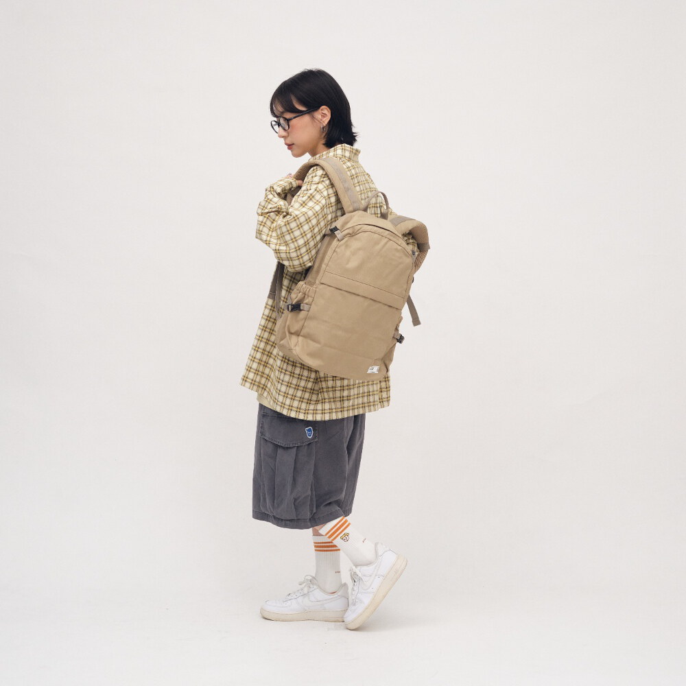 OSAMU GOODS 聯名中筒襪