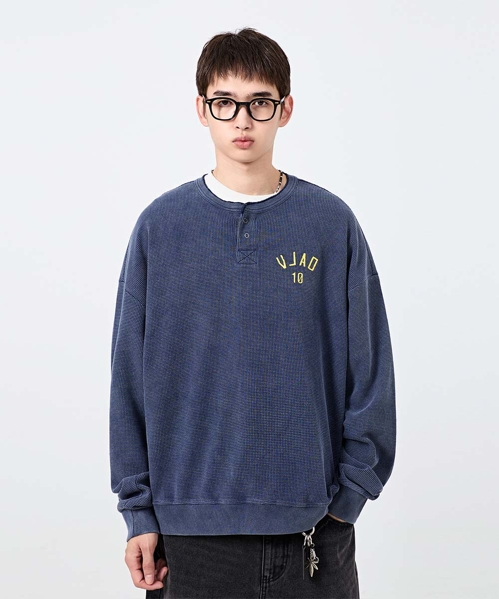 華夫格亨利領上衣 VLAD ARTWORK WAFFLE HENLEY NECK SWEATSHIRT