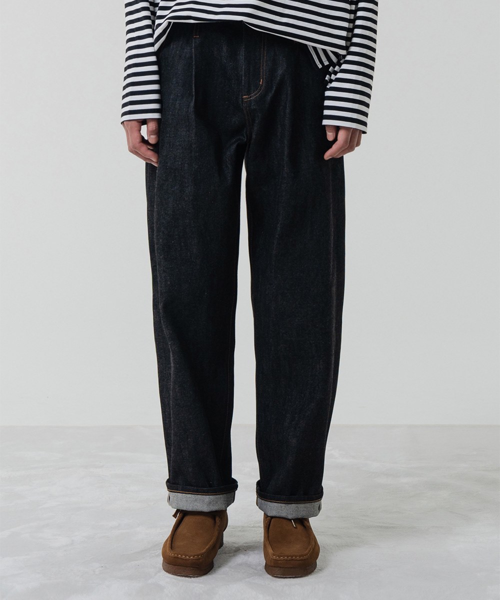 寬版打褶牛仔褲 WIDEFIT ONE TUCK SELVEDGE DENIM
