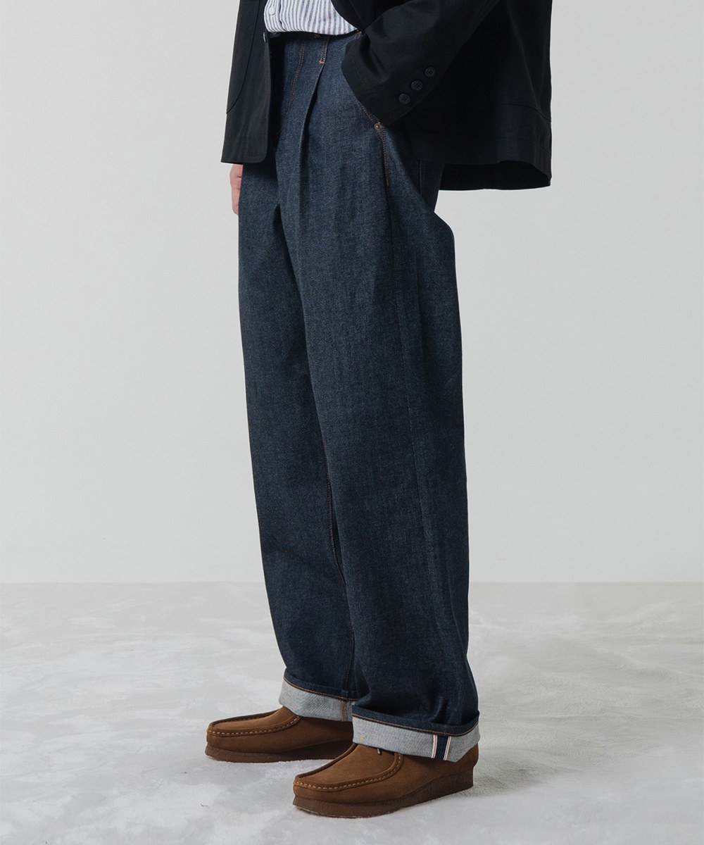 寬版打褶牛仔褲 WIDEFIT ONE TUCK SELVEDGE DENIM
