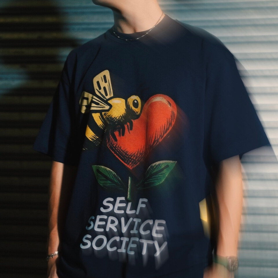 3SB0109-261 愛心花朵圖像Tee Flower Love Tee