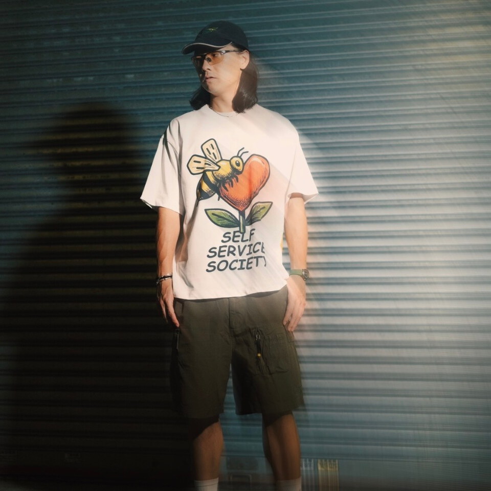 3SB0109-261 愛心花朵圖像Tee Flower Love Tee