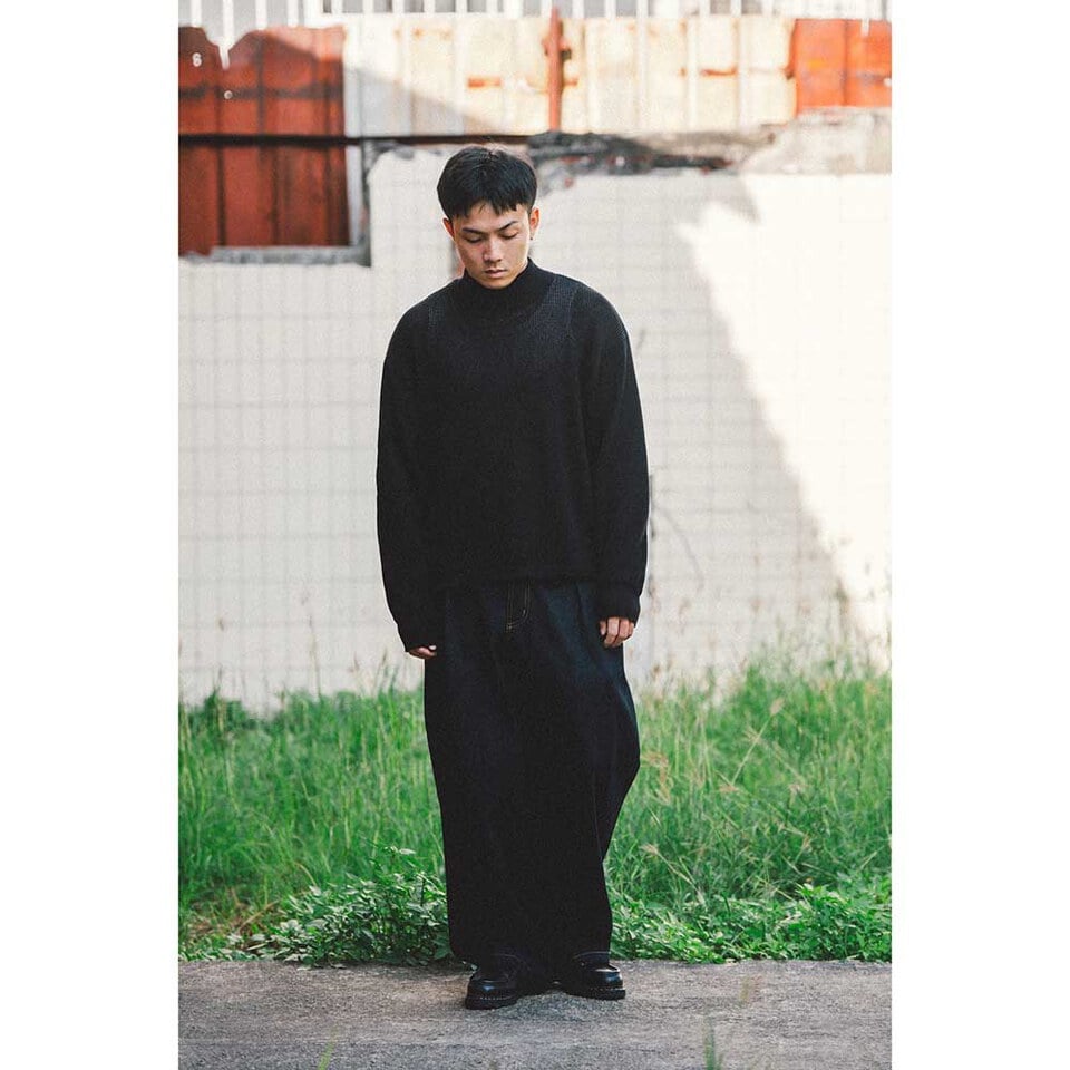 高領短版針織毛衣 Mid-Neck Knit Sweater