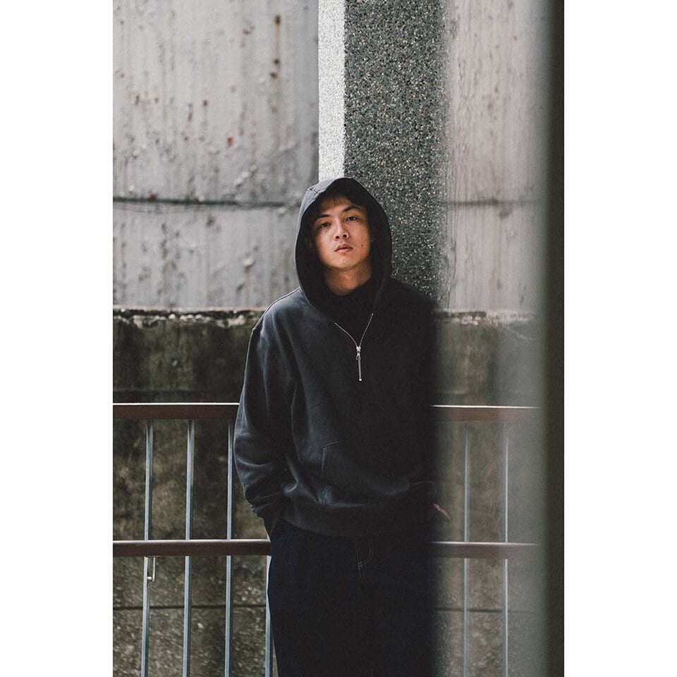 寬鬆短版連帽上衣 Half Zip Hoodie