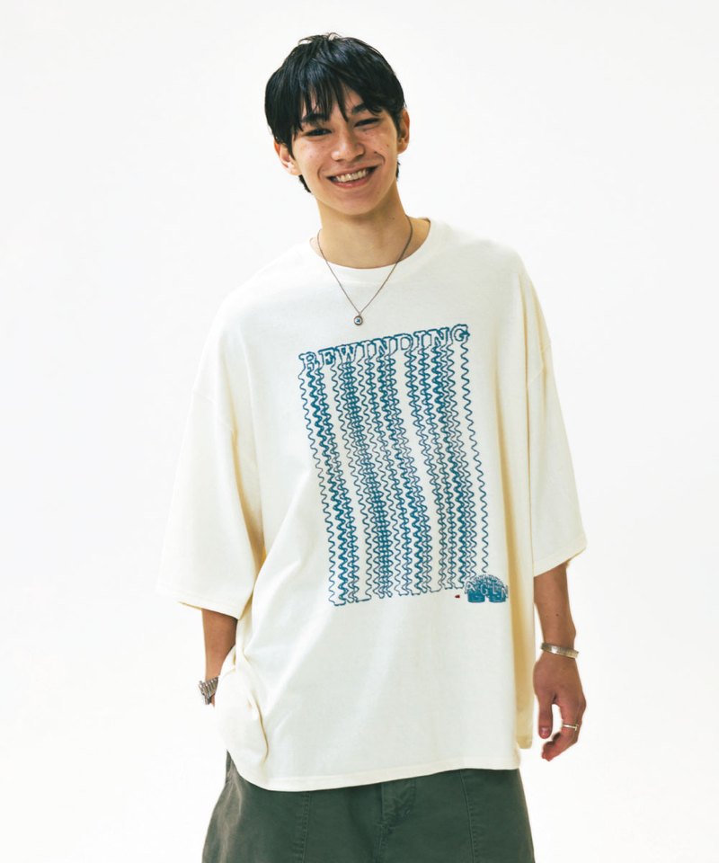 AGL0103-252 落肩圖像Tee Slinky Graphic Half Tee