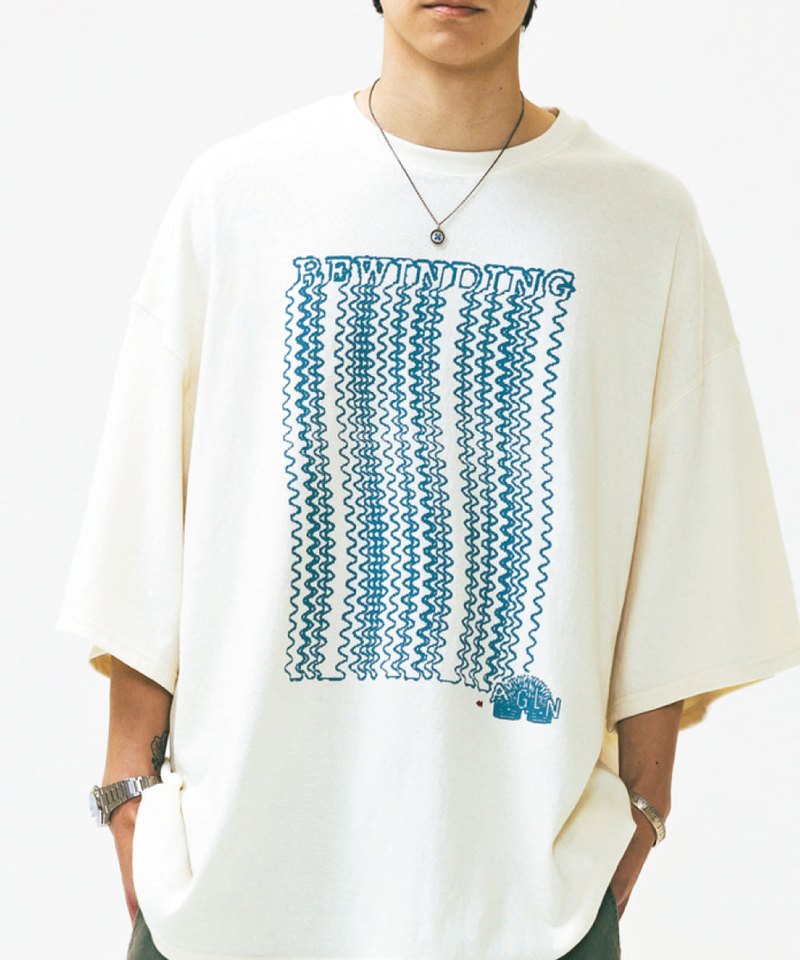 AGL0103-252 落肩圖像Tee Slinky Graphic Half Tee