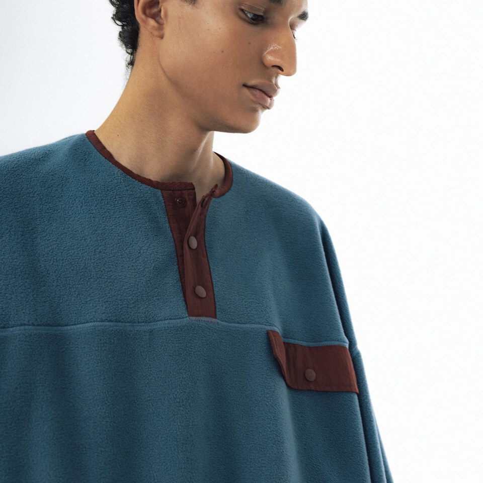 刷毛套頭上衣 Two-Tone Fleece Pullover