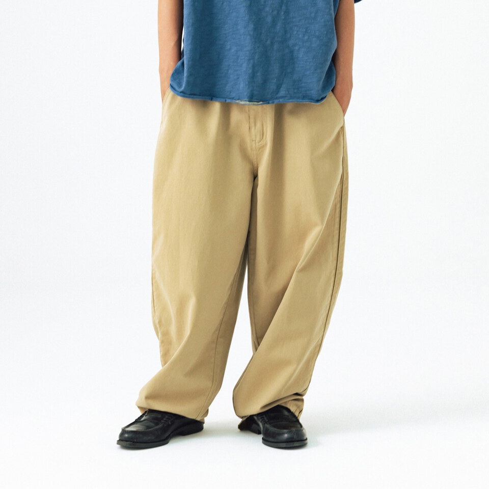 AGL1615-262 聯名寬鬆斜紋褲 Kracker House Side Line Chino Pants