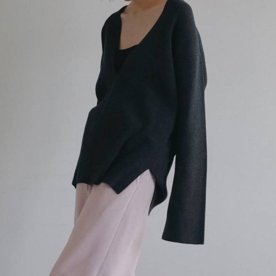 V領針織上衣 DEEP VNECK KNIT