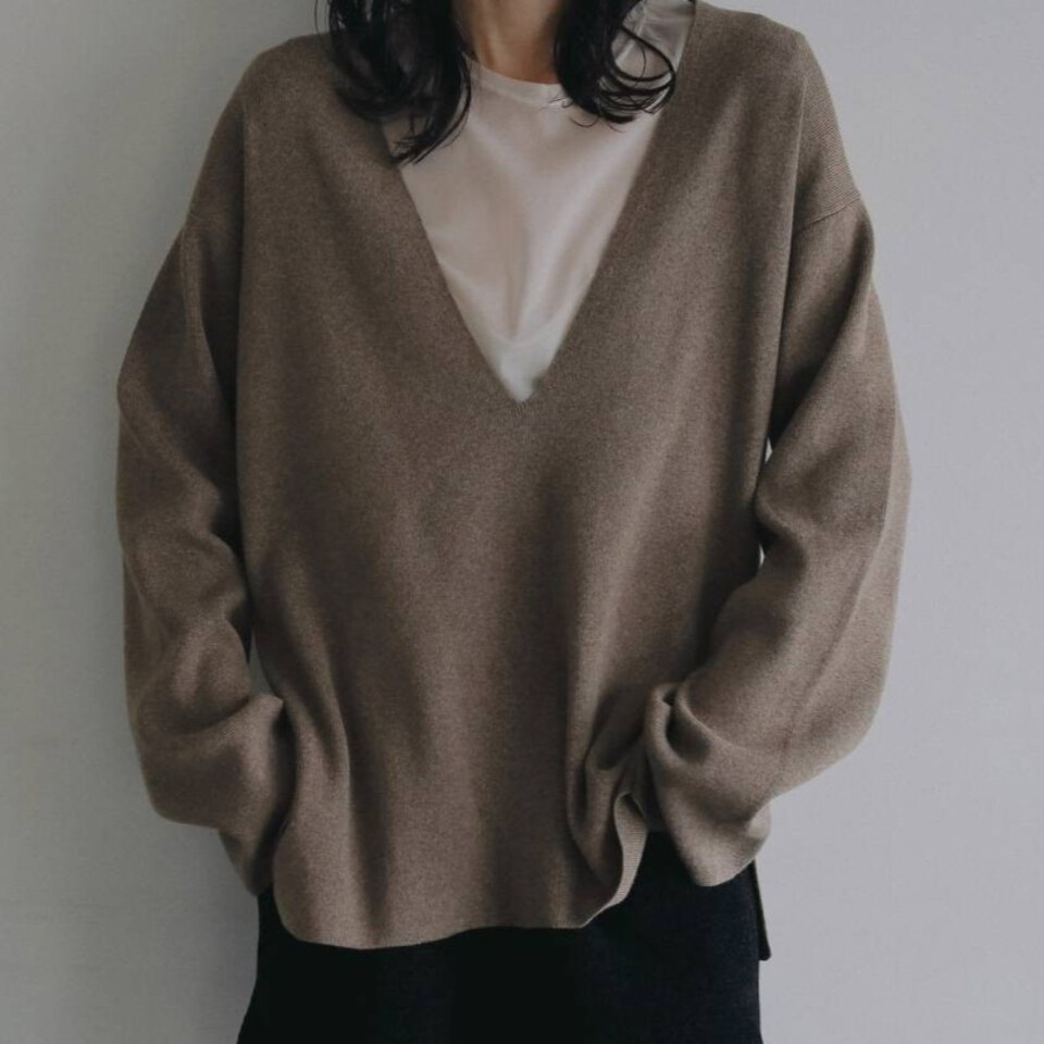 V領針織上衣 DEEP VNECK KNIT