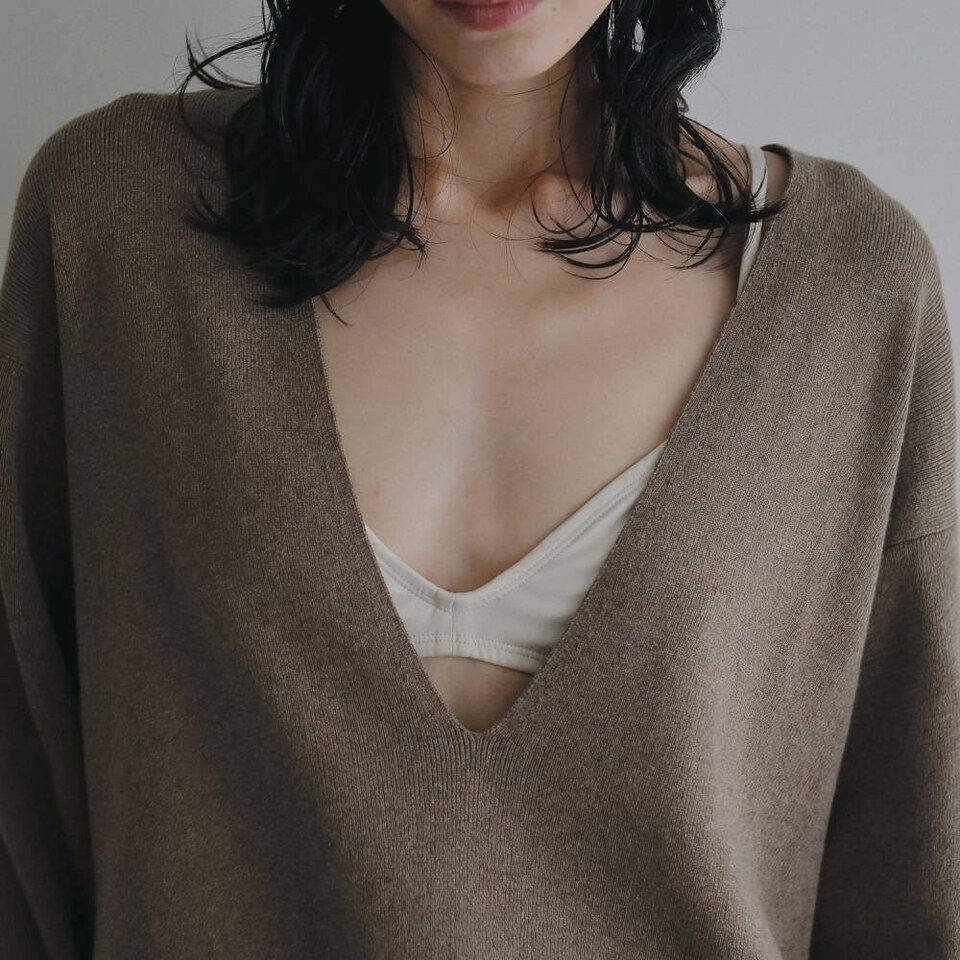 V領針織上衣 DEEP VNECK KNIT