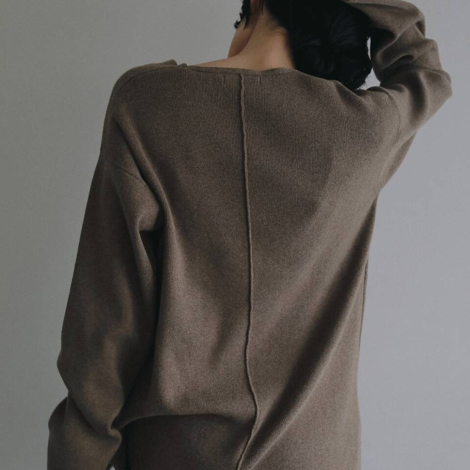 V領針織上衣 DEEP VNECK KNIT