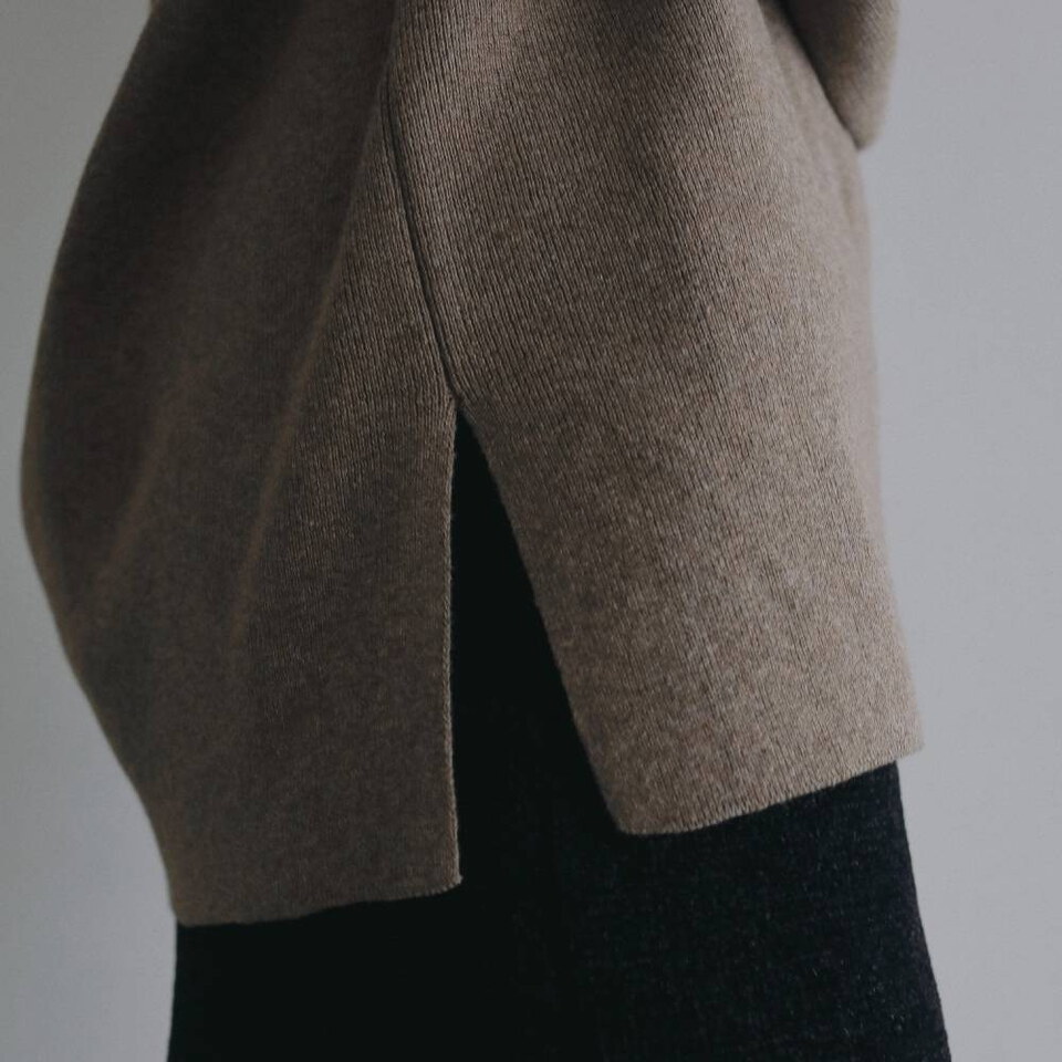 V領針織上衣 DEEP VNECK KNIT