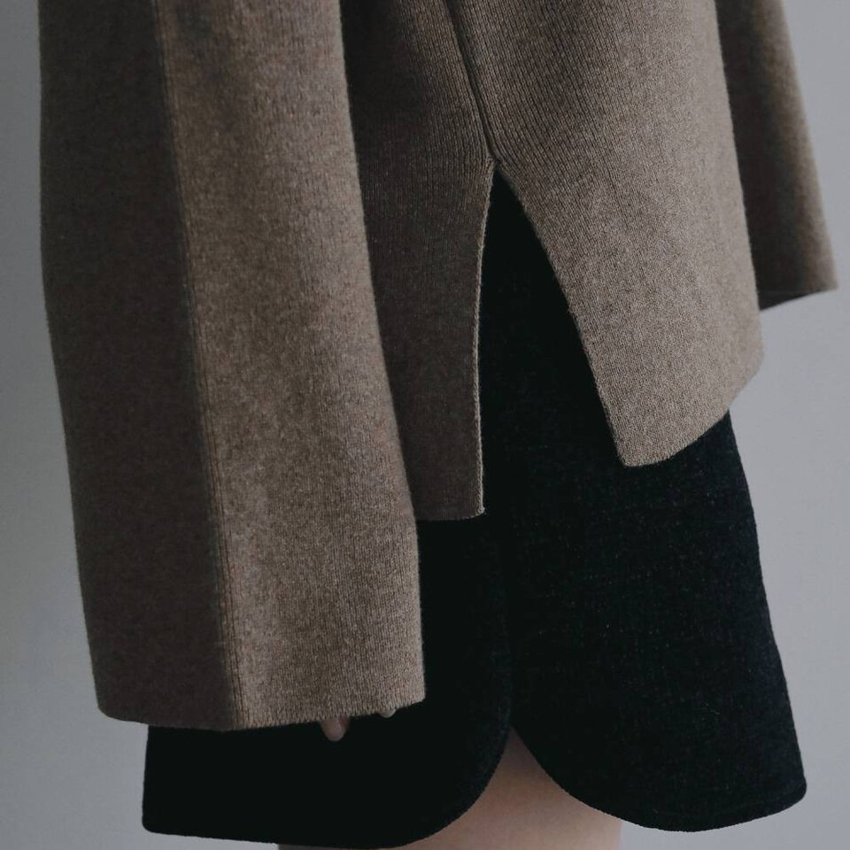V領針織上衣 DEEP VNECK KNIT