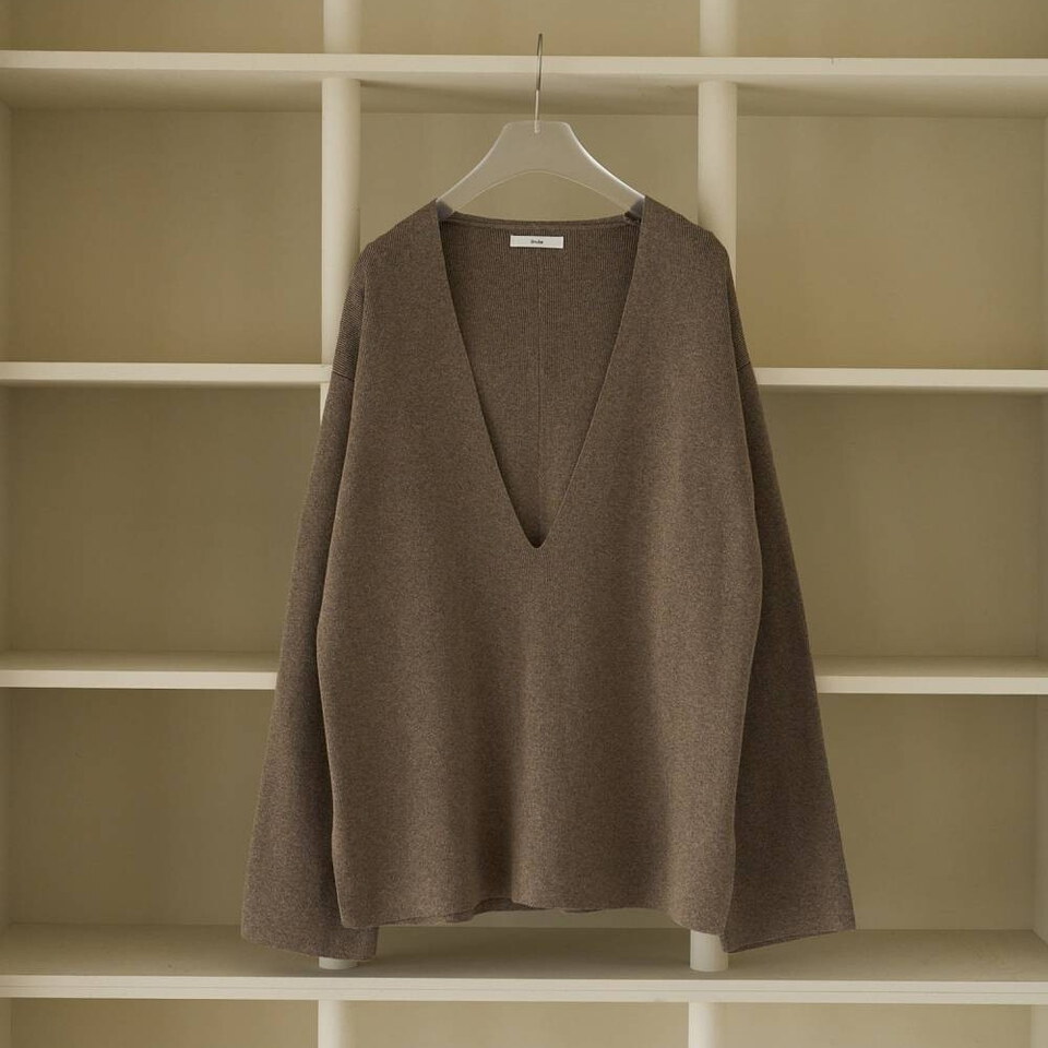 V領針織上衣 DEEP VNECK KNIT