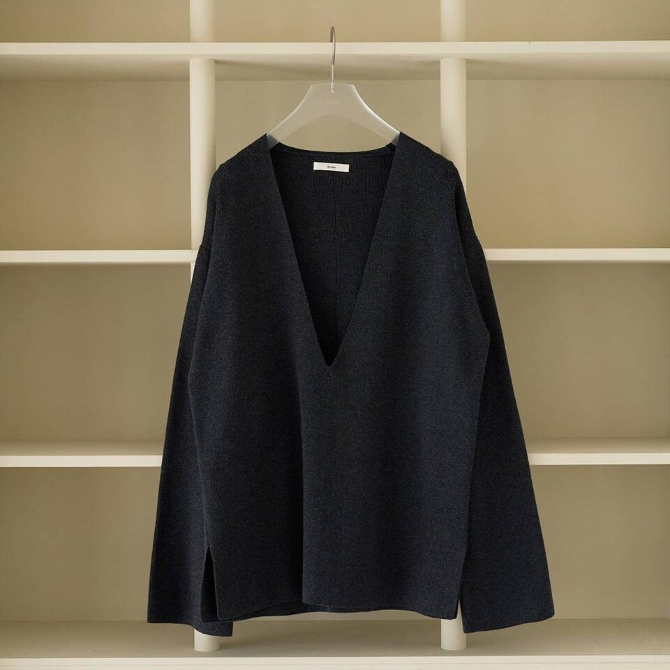 V領針織上衣 DEEP VNECK KNIT