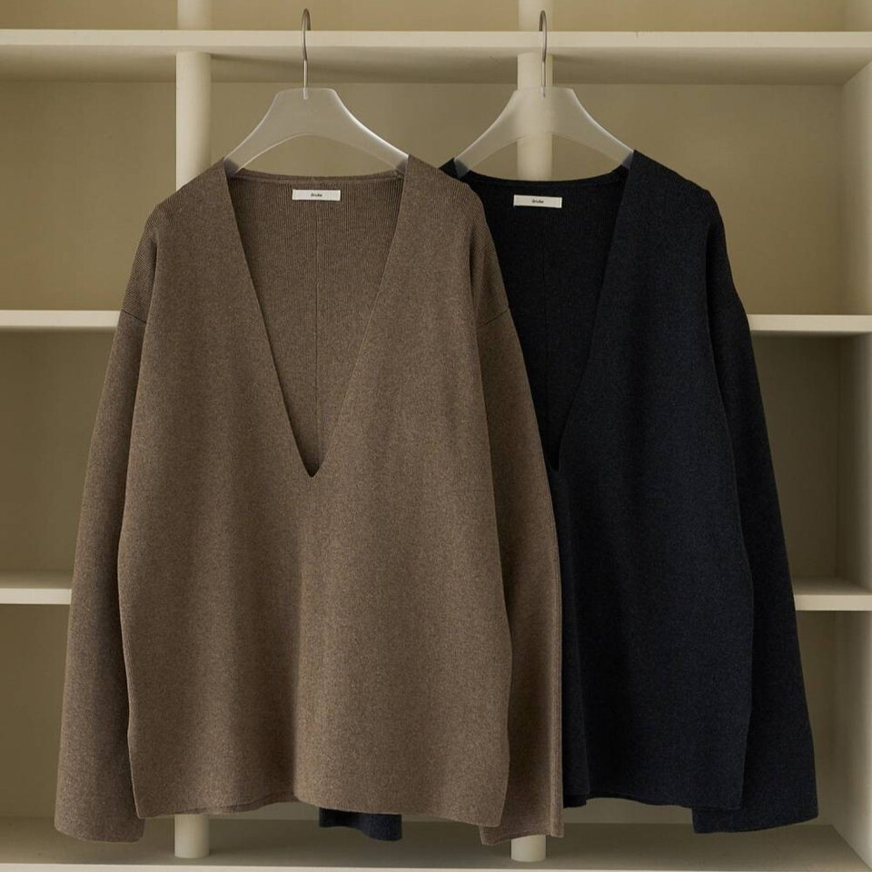 V領針織上衣 DEEP VNECK KNIT