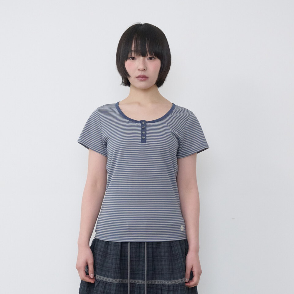 條紋短袖上衣 Henley Neck Slim Fit T-Shirt