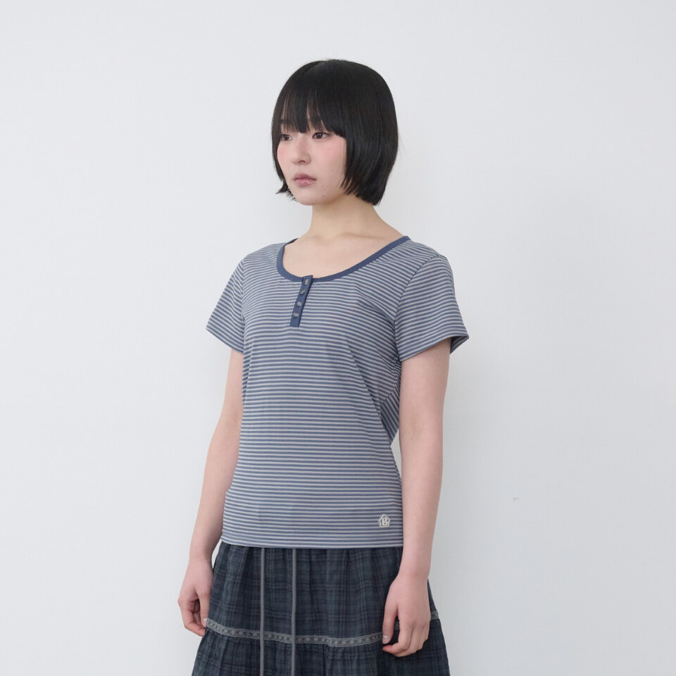 條紋短袖上衣 Henley Neck Slim Fit T-Shirt