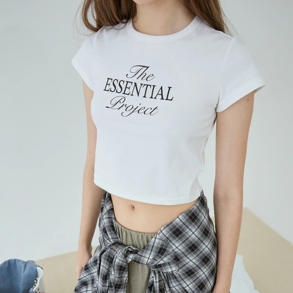 by BB-短版合身字母TEE