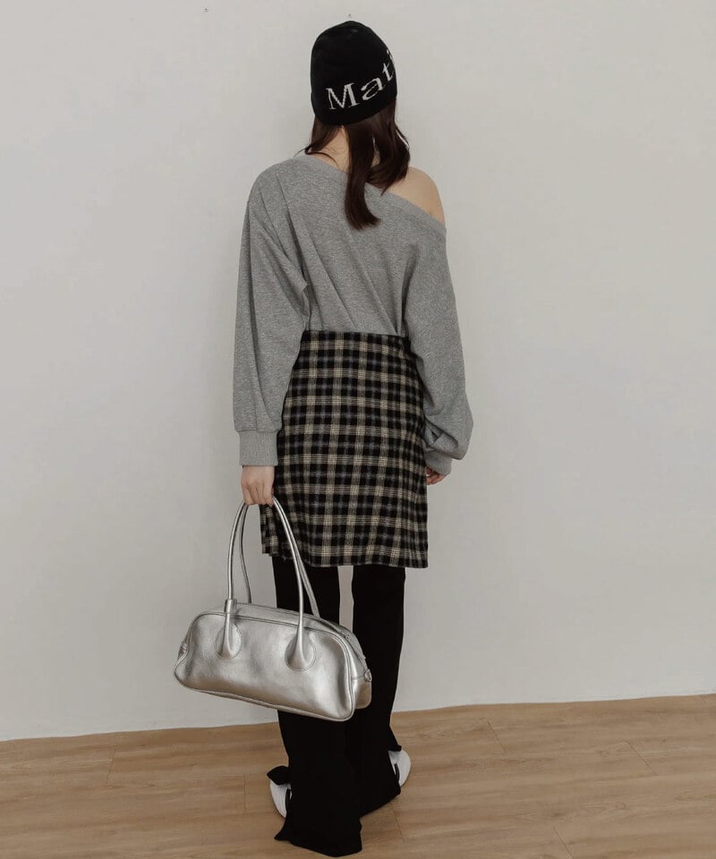 by Bello-寬鬆直角斜肩大學TEE