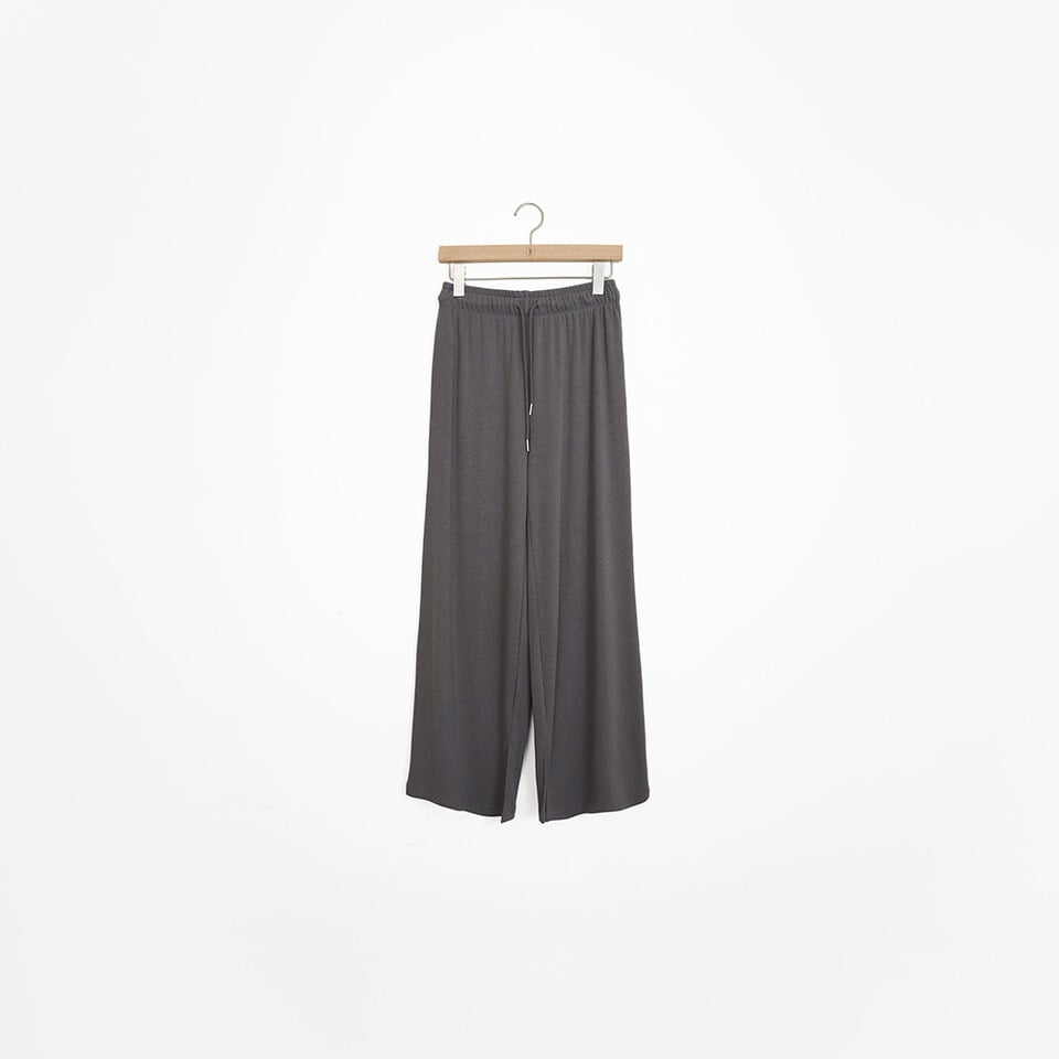 BLO9947-252 by Bello-藏肉側開衩針織褲