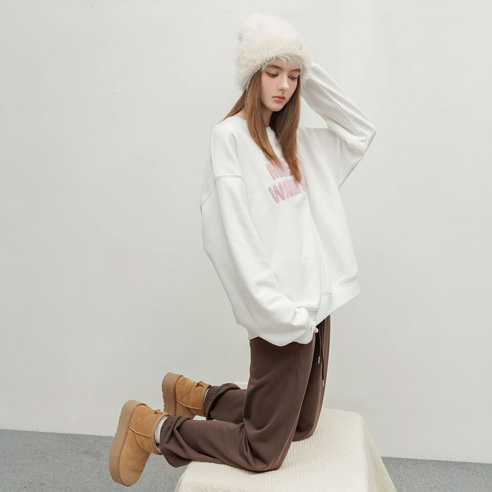 by Bello 毛巾繡抱抱大學TEE