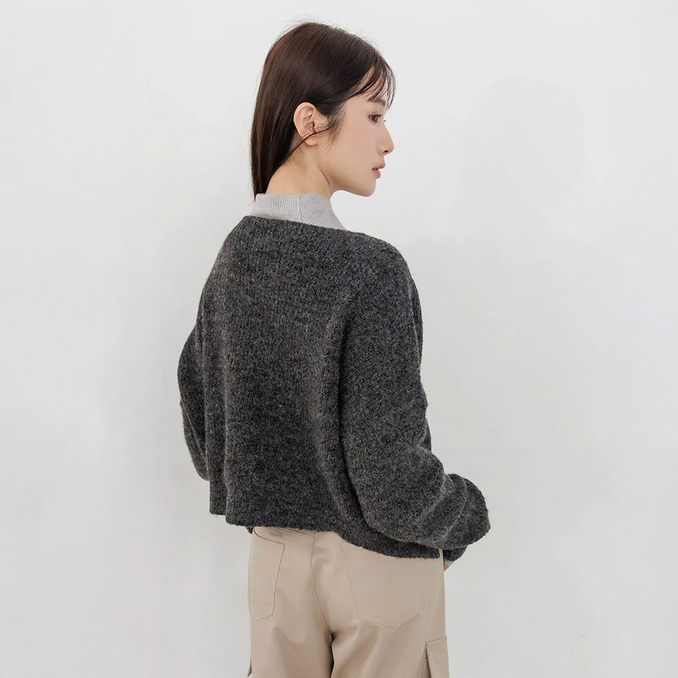 by BB 霧面色調雙面穿針織罩衫