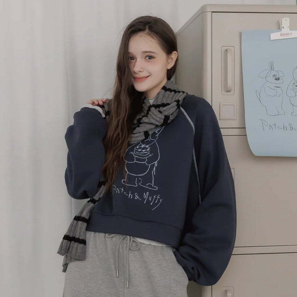 Puffy Bakery中短版拉克蘭袖大學T