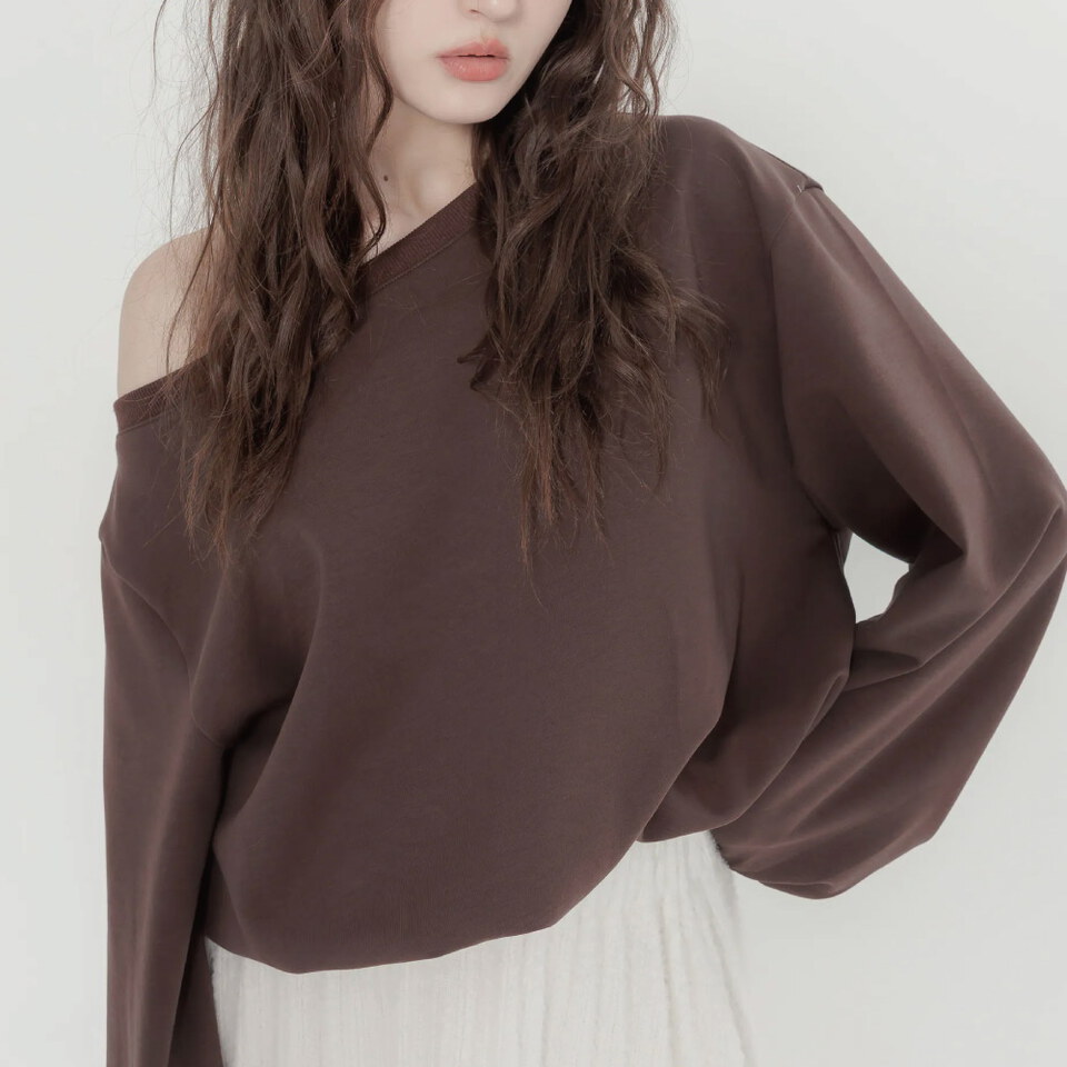 by Bello-雲感花苞斜肩大學TEE