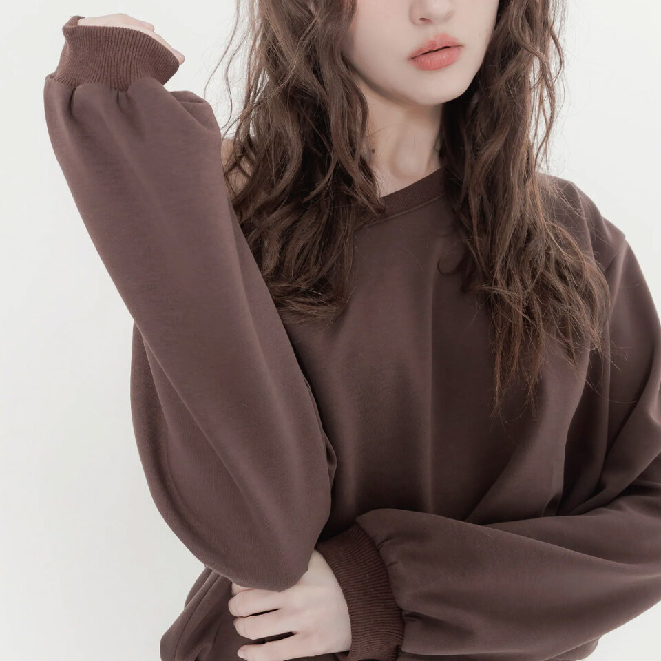 by Bello-雲感花苞斜肩大學TEE