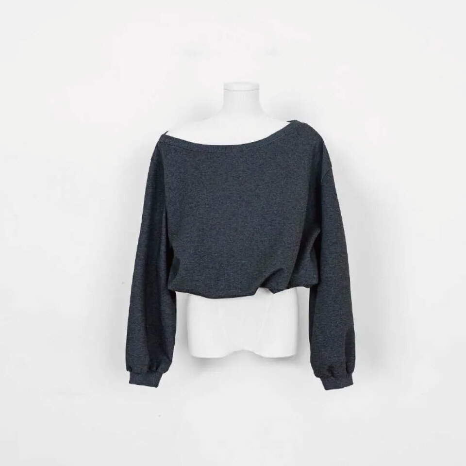 by Bello-雲感花苞斜肩大學TEE